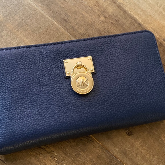 Michael Kors Hamilton Large Zip Wallet Navy - Picture 5 of 8